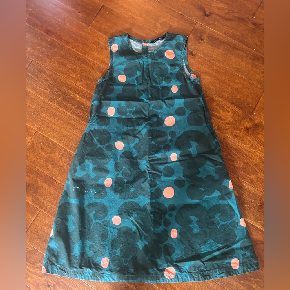 Marimekko x Uniqlo Floral A-line Cotton Dress Sz XS
Discounted due to spot